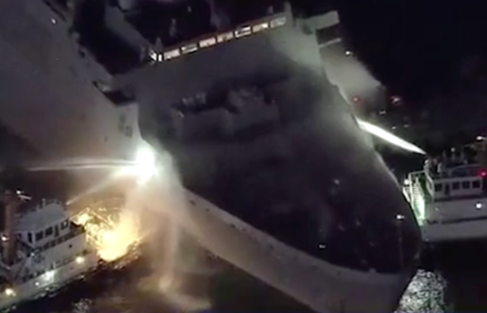 Grab iz videa prikazuje vatrogasne operacije