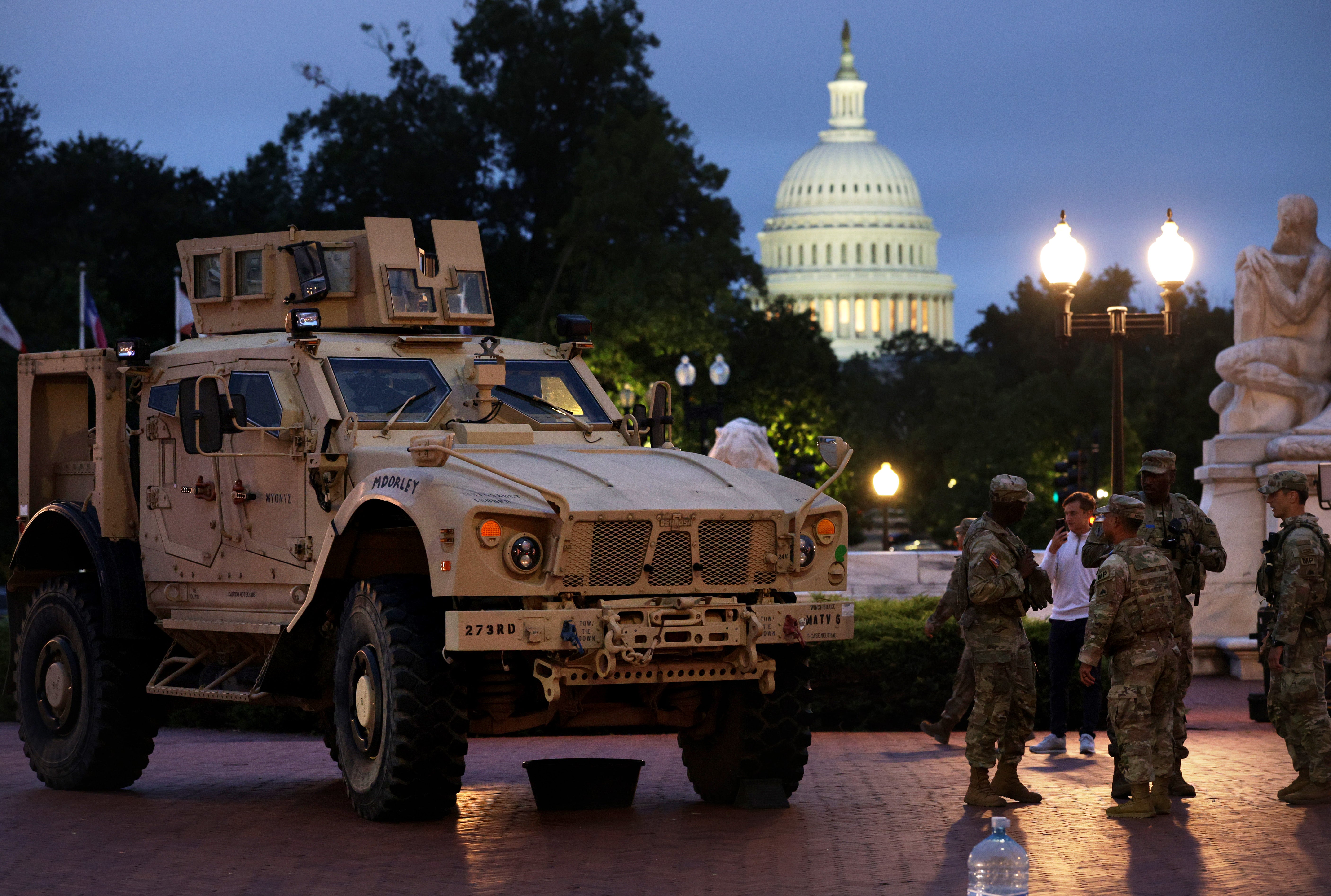 Predsjednik Donald Trump napustio je Bijelu kuću u četvrtak navečer kako bi patrolirao ulicama Washingtona, DC