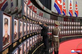Sjevernokorejski vođa Kim Jong sudjeluje u nacionalnoj ceremoniji pohvale zapovjednika i boraca koji su se borili u Rusiji