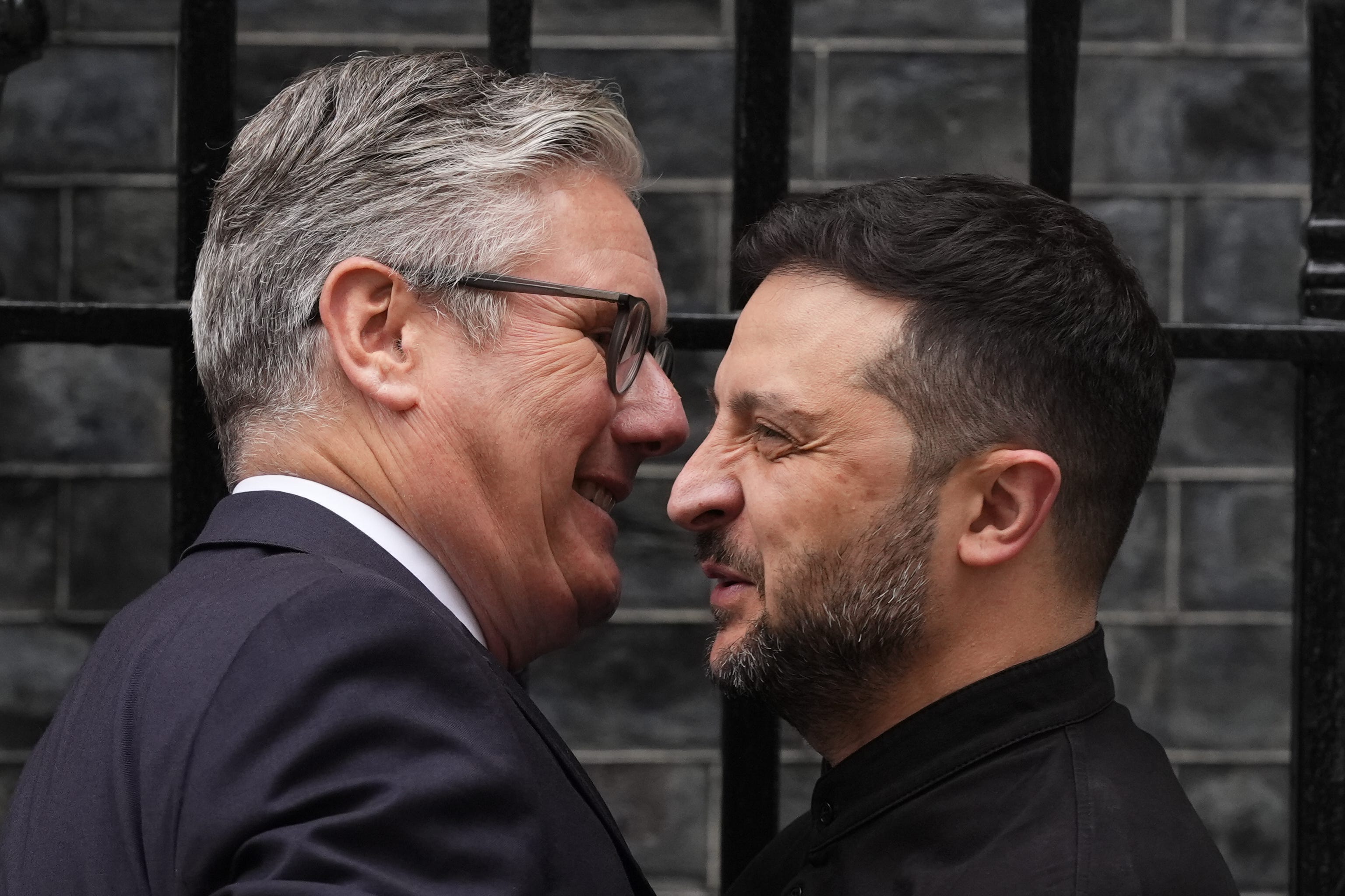 Premijer Sir Keir Starmer pozdravio je u četvrtak u ukrajinskom predsjedniku Volodymyr Zelensky u ulici Downing 10 (Jordan Pettitt/PA)