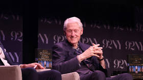 Bill Clinton pohvalio je Epsteinovu 'dječju znatiželju' - WSJ