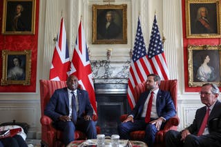 David Lammy i JD Vance u Chevening-u, u Kentu, gdje američki potpredsjednik posjećuje vanjski tajnik na početku svog odmora u Velikoj Britaniji