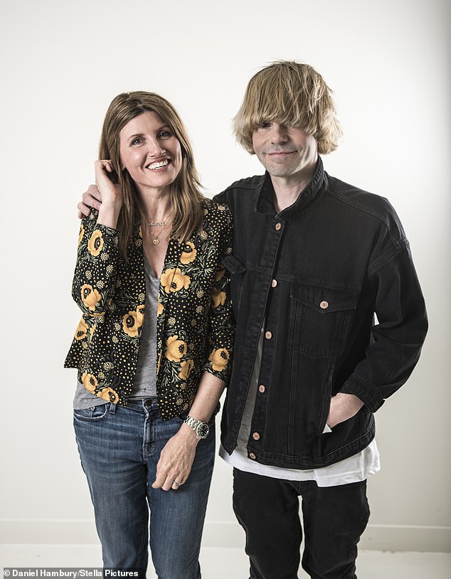 Stvoritelj loših sestara, 55, razdvojio se od frontmena Charlatansa Tim Burgess početkom ove godine nakon dvije godine zajedno (na slici 2017.)
