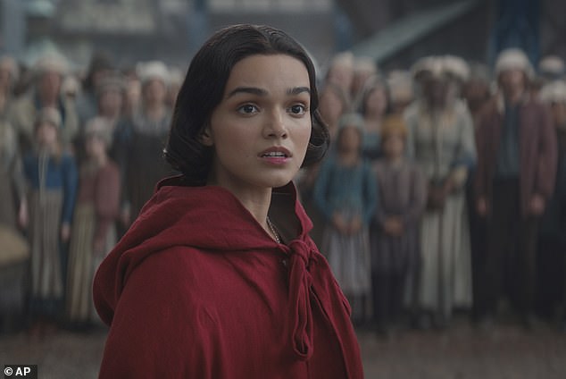 Disney ponovno pokretanje klasične bajke princeze iz 1812. u kojoj glumi Rachel Zegler (na slici) i Gal Gadot lansirano u petak