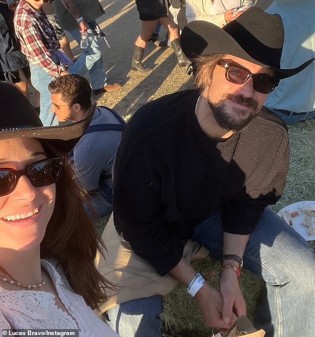 33-godišnji nominirani Emmy i Lucas otišli su na Instagram službenog službenika dok su u travnju prisustvovali festivalu Stagecoach (na slici)-istog mjeseca kada je u svom odnosu s ljudima gurnuo: