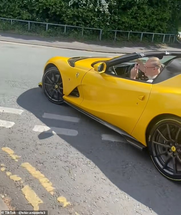 Haaland je snimljen u novim konvertibilnim Ferrari 812 od 320 000 funti ranije ove godine