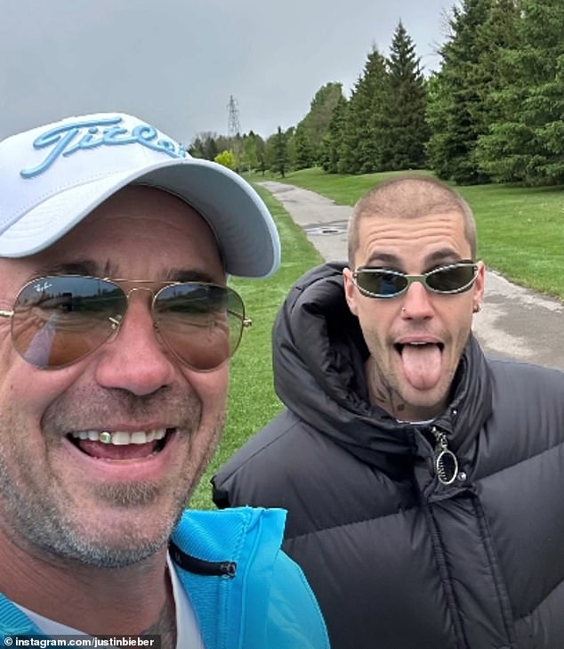 Bieber je u svibnju prikazan u rodnom kanadskom golfu s ocem Jeremyjem