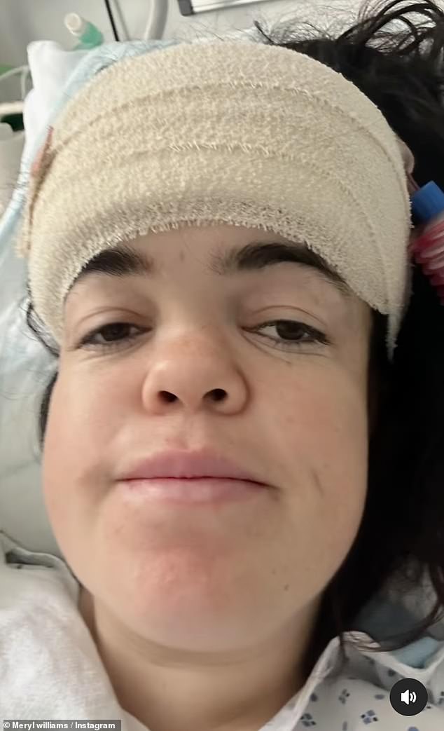 Bila je vezana za krevet nakon što je prošla postupak - što je učinio doktor Greg Bran - koji je jedan od vodećih londonskih stručnjaka za plastičnu kirurgiju