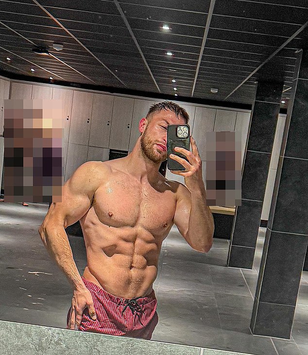 Sada se kaže da su poduzeli sljedeće korake u njihovoj vezi s Paolom koji sada živi u Kerryjevoj luksuznoj kući od 2 milijuna funti u Cheshireu.