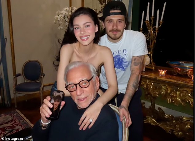 U dodatnom udarcu za obitelj Beckham, Brooklyn je navodno otvorio svoju ljubav prema obitelji Peltz, kao i govoreći 'dirljivo' svoje supruge, dok je održao svoj govor pred 200 gostiju