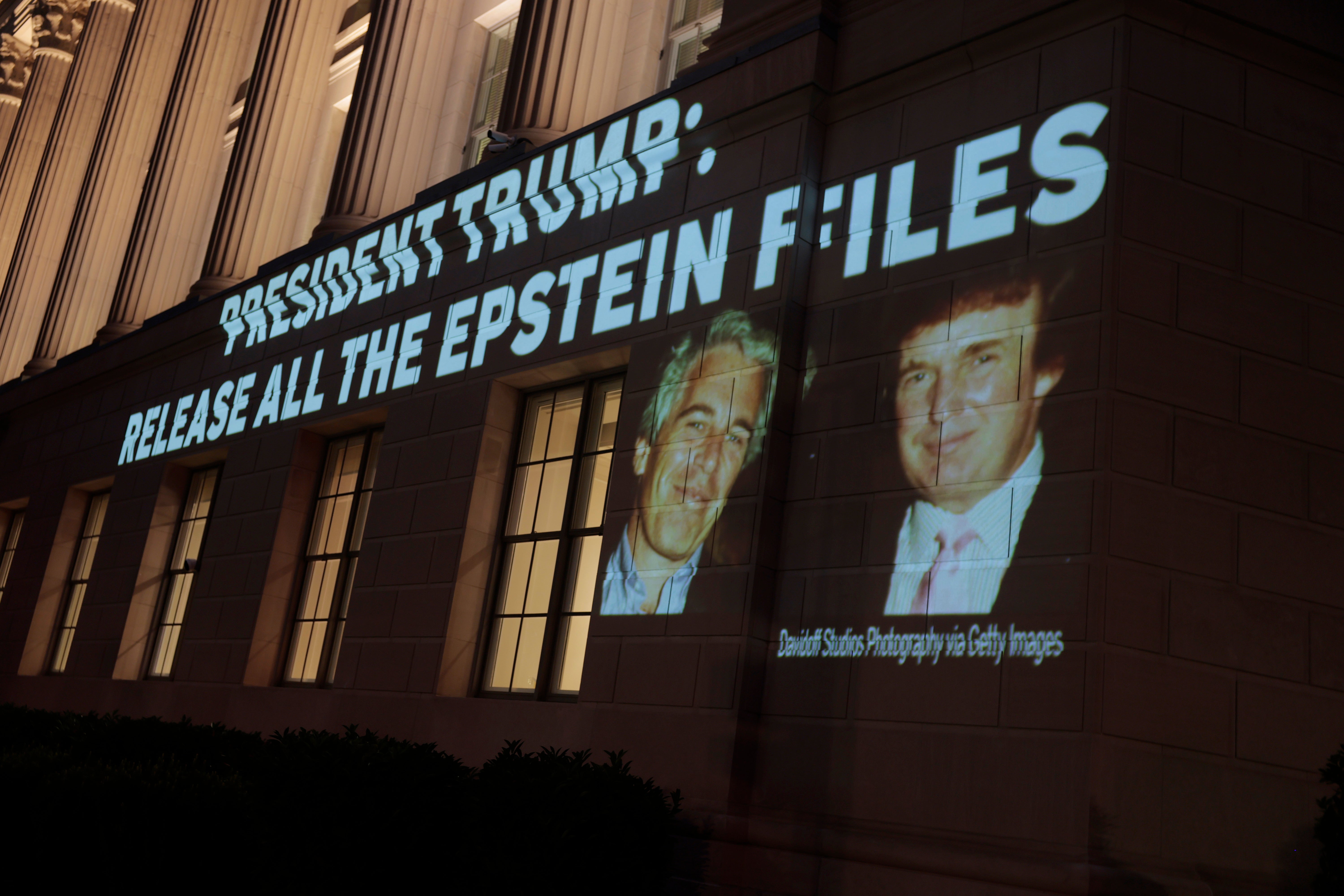 Predsjednik Donald Trump suočen je s jakim pritiskom da pusti sve dosjee vlade na Jeffrey Epstein