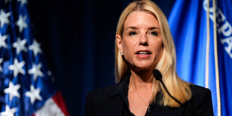 Ag Pam Bondi naređuje istragu dužnosnika Obaminih dužnosnika u odnosu na Trumpovo-Rusiju 2016