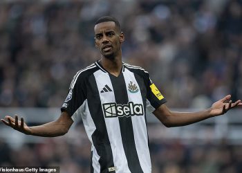 Alexander Isak daje “neposredan” odgovor na Man United nakon Red Devilsa “, upitajte o napadaču Newcastlea” nakon što je Liverpool odbijen 110 milijuna funti ponuda