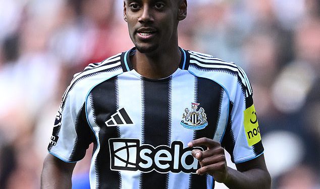 Alexander Isak stiže u Newcastle HQ nakon što je odjurio u bivši klub na individualni trening dok je Transfer Striker’s Striker’s Transfer saga našao nakon što je Liverpoolova ponuda od 110 milijuna funti odbijena