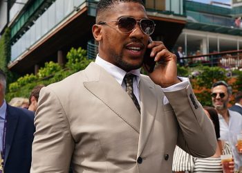 Anthony Joshua odustaje od novog pothvata s Eddiejem Hearnom nakon što je pohvalio obitelj svog promotora za ‘osvajanje’ sporta