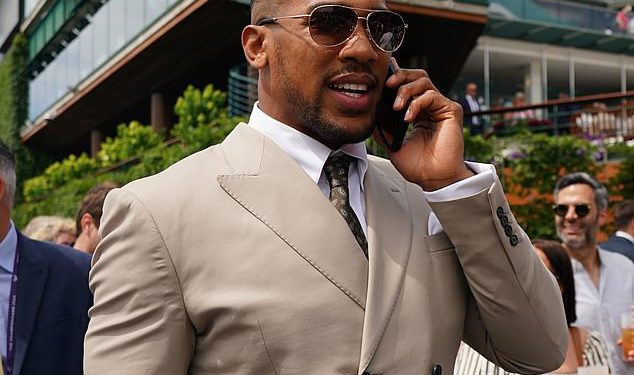 Anthony Joshua odustaje od novog pothvata s Eddiejem Hearnom nakon što je pohvalio obitelj svog promotora za ‘osvajanje’ sporta