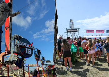 Apollo 13 Festivalci za zamke za vožnju naopako na događaju na manifestu