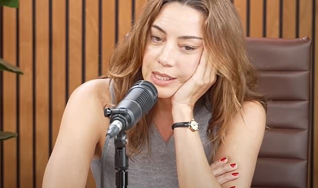 Aubrey Plaza uspoređuje svoju tugu s “divovskim oceanom groznosti” i detalji “svakodnevna borba” ona pati osam mjeseci nakon samoubojstva supruga Jeffa Baena