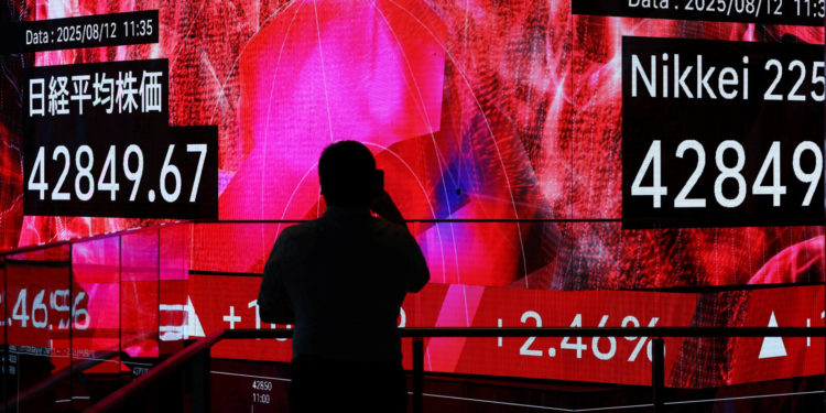 Azijske burze rastu, ulagači čekaju rezultate sastanka između Trumpa i Putina