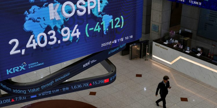 Azijske burze u usponu usprkos Trumpovim carinama, dolar oscilira