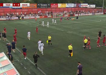 Ažuriranje Man United -a o visoko ocijenjenoj zvijezdi mladih, 19, nakon što se skine na nosačima s ozljedom horor glave – s napuštenim utakmicama dok je tinejdžer prevezen u bolnicu