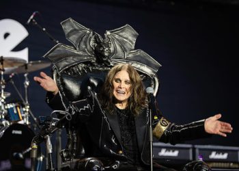 BBC je prisiljen povući Ozzy Osbourne dokumentarni film nekoliko sati prije emitiranja nakon što je obitelj pokojnog rockera izrazila zabrinutost zbog ‘žurbenog’ showa