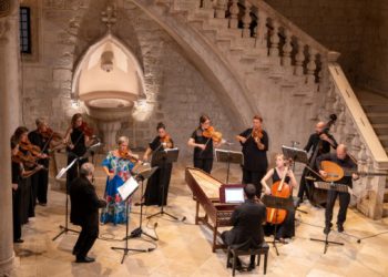 Barokni ansambl uz Lauru Vadjon i Fabia Biondia oduševili publiku u Dvoru i proslavili 25. rođendan