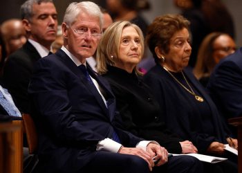 Bill i Hillary Clinton Datumi postavljeni za kuću sonde na Ghislaine Maxwell veze
