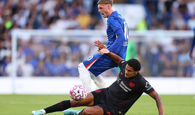 Bivši Liverpool zvijezda sukobljava se s suigračem Engleske Cole Palmerom nakon kasnog izazova u Fiery Chelsea Friendly napustio je Blues Man Lopping