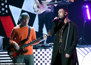 Bivši maroon Adama Levinea 5, optužen za seks tinejdžere – i napadajući suprugu kad se ona suočila s njim