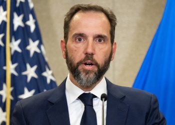 Bivši specijalni savjetnik Jack Smith istražio je vladin čuvar zbog navodnog kršenja zakona o hatch -u