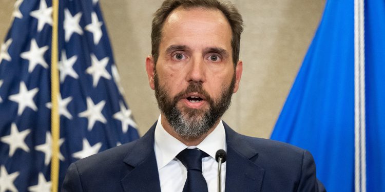 Bivši specijalni savjetnik Jack Smith istražio je vladin čuvar zbog navodnog kršenja zakona o hatch -u