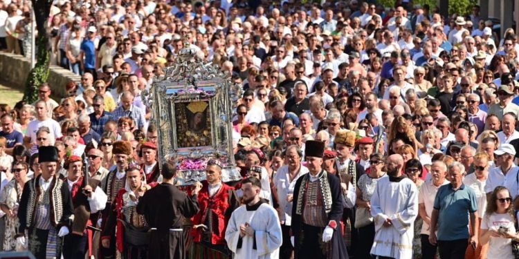 Blagdan je Velike Gospe, ali ne slavi se samo u Sinju. Evo kada se održavaju misna slavlja i procesije po Dalmaciji