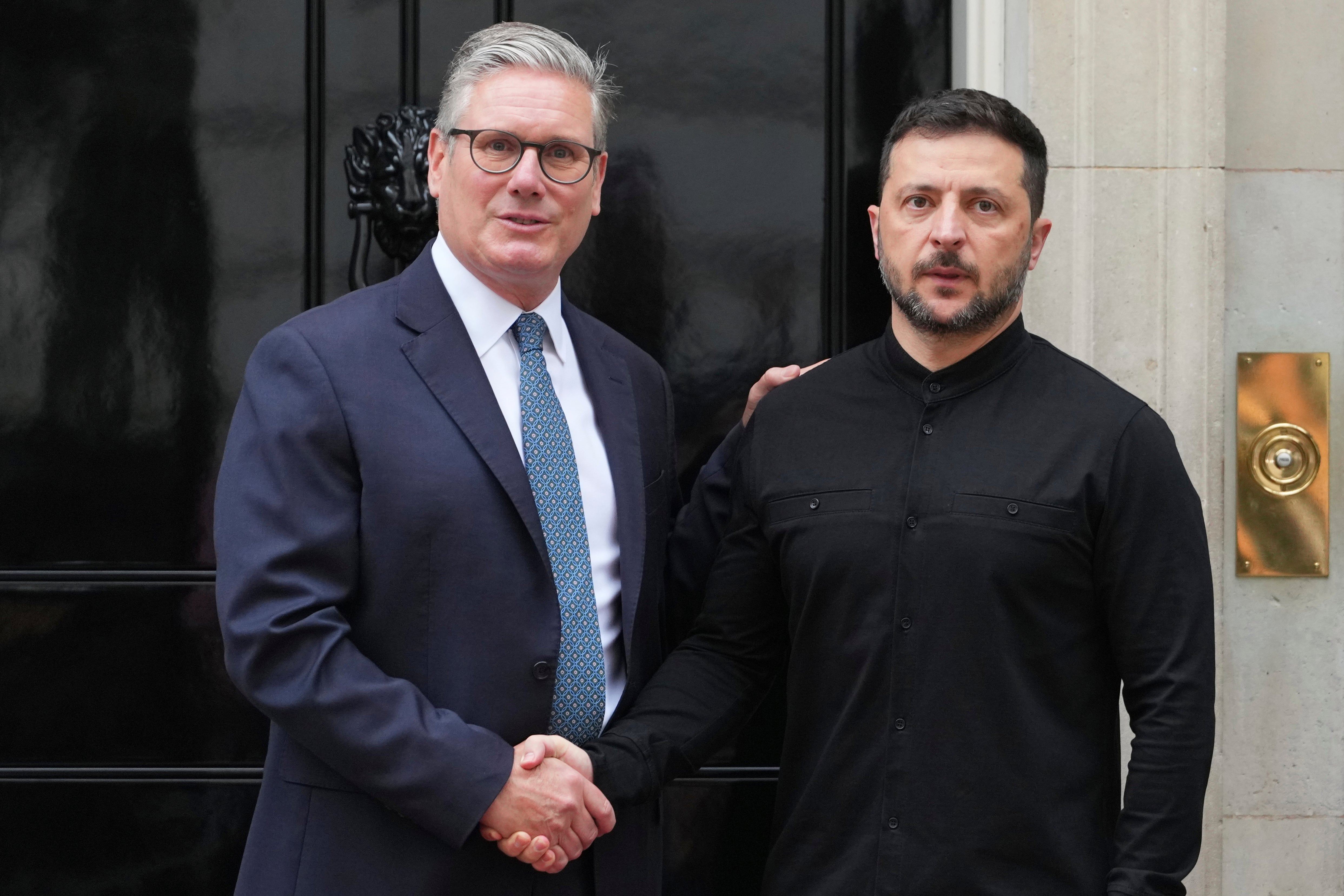 Ukrajinski predsjednik Volodymyr Zelensky sastaje se s britanskim premijerom Keirom Starmerom u četvrtak. Starmer i drugi europski čelnici rekli su da su upoznali Trumpov sastanak s Putinom