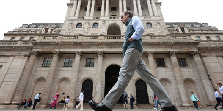 Britanska središnja banka tijesnom većinom smanjila kamate za četvrtinu postotnog boda