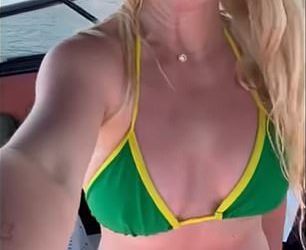 Britney Spears, prekrivena bikini, pleše do pjesme bivšeg Justina Timberlakea na odmoru nakon što je iskrivila brigu o obožavateljima