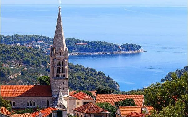 ČA, KAJ, ŠTO Jezično – pjesnička smotra u Selcima na Braču kao spomenik “kontra” fašizmu!