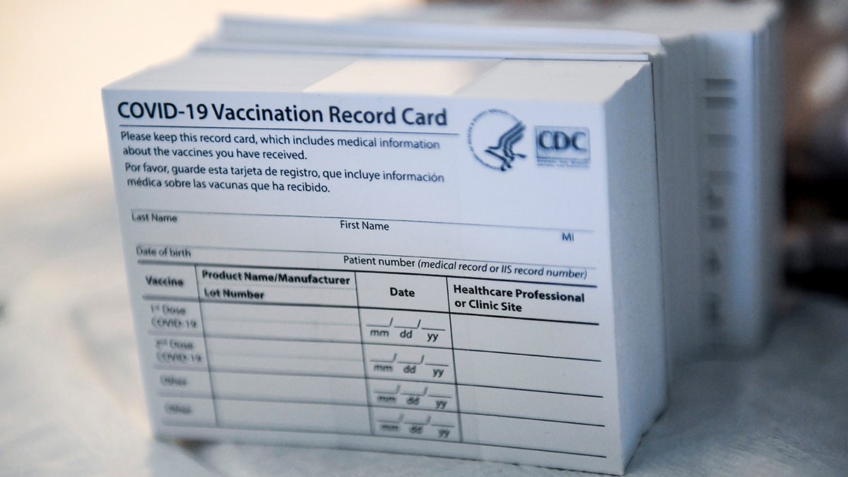 Skup karata za evidenciju cijepljenja Coidid-19 s CDC-a. 