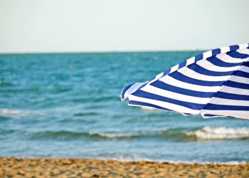 Četvrtak pretežno sunčan i topliji uz buru