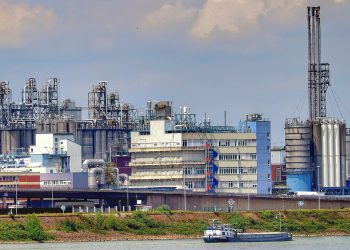 Cijene nafte blizu 66 dolara, ulagači u strahu uoči susreta Putina i Trumpa