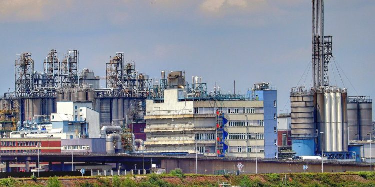 Cijene nafte blizu 66 dolara, ulagači u strahu uoči susreta Putina i Trumpa