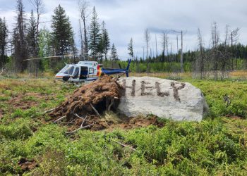Čovjek spašen iz divljine nakon što je u kamenu izrezao ‘pomoć’