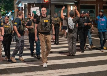 DC logori za beskućnike očišćeni u Trumpovom preuzimanju dok Bondi zamjenjuje policijskog povjerenika s šefom DEA