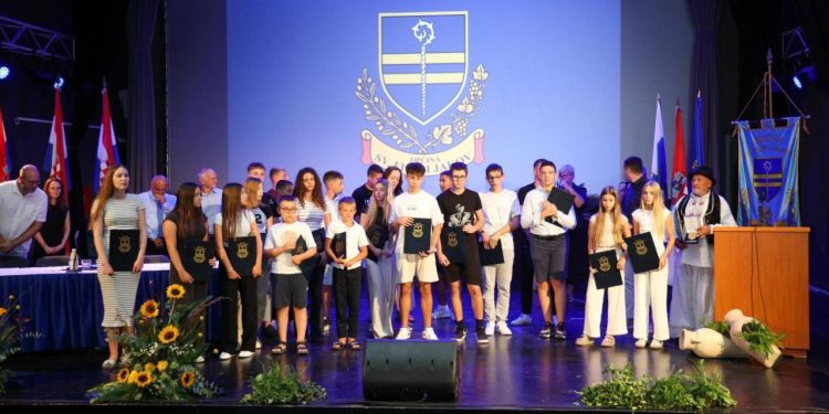 Dan Općine Sv. Filip i Jakov: “Što će nam sve zgrade ako nema ljudi, ako nemamo emocije?” Evo tko su dobitnici priznanja…