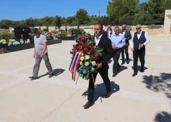 Dan pobjede na Viru: Delegacije odale počast, sutra slavlje uz gulaš, Slavonija Band i vatromet