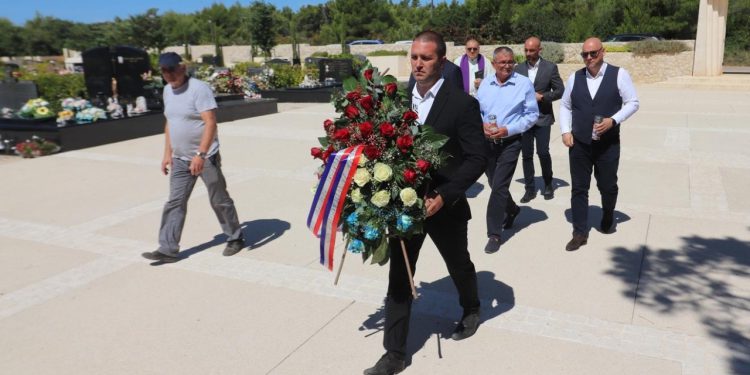 Dan pobjede na Viru: Delegacije odale počast, sutra slavlje uz gulaš, Slavonija Band i vatromet