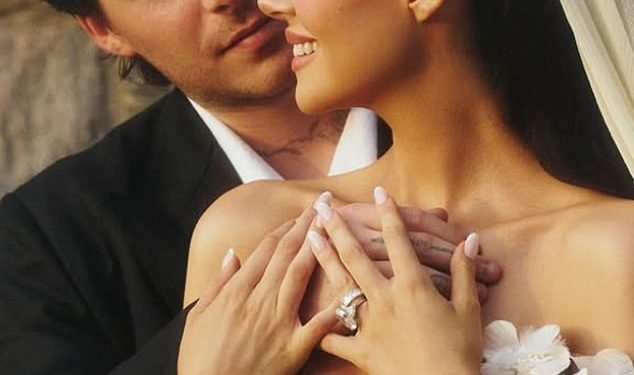 David i Victoria Beckham strahuju da je Brooklyn ‘napustila obitelj’ nakon što nisu uspjeli pozvati nijednog svog rodbine da se zavjeste s Nicolom Peltz – a njegovi su roditelji tek nakon toga saznali nakon što su o tome pročitali u vijestima