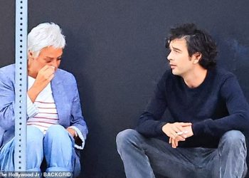 Denise Welch ‘suze’ nakon što je Taylor Swift Swipe: Čini se da zvijezda Loose Women plače na ulici, a zagrlila ga je sin Matty Healy nakon TV intervjua Backfired