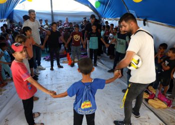 “Djeca u Gazi su previše slabe da bi se igrala ili pjevala: glad je ukrala njihovo djetinjstvo ‘