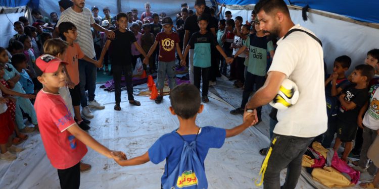 “Djeca u Gazi su previše slabe da bi se igrala ili pjevala: glad je ukrala njihovo djetinjstvo ‘